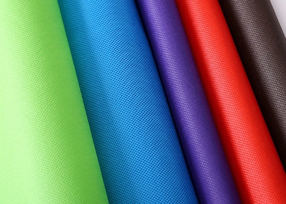 kopen Maakt Niet-geweven Stof 10cm320cm van de luieroppervlakte 20GSM pp Spunbond Kleurrijke Breedte in reliëf online manufacture